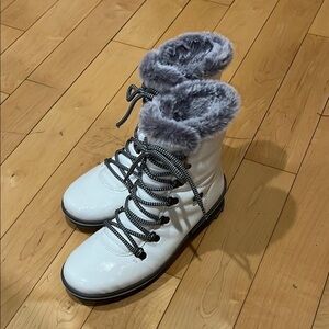 REMONTE White and Gray Winter Boots with Fur Lining, size 37 (U.S. size 6.5)